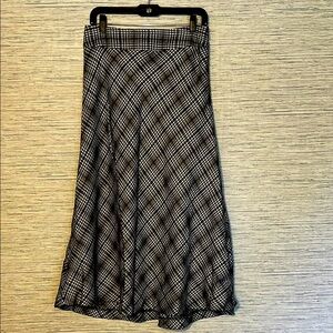 East 5th Black & Gray Plaid A-Line Midi Skirt – Size 8 (729)